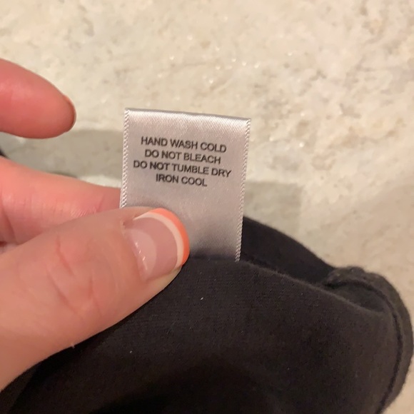 NYTT TEE WITH KEYHOLE CUT OUT - Picture 4 of 7